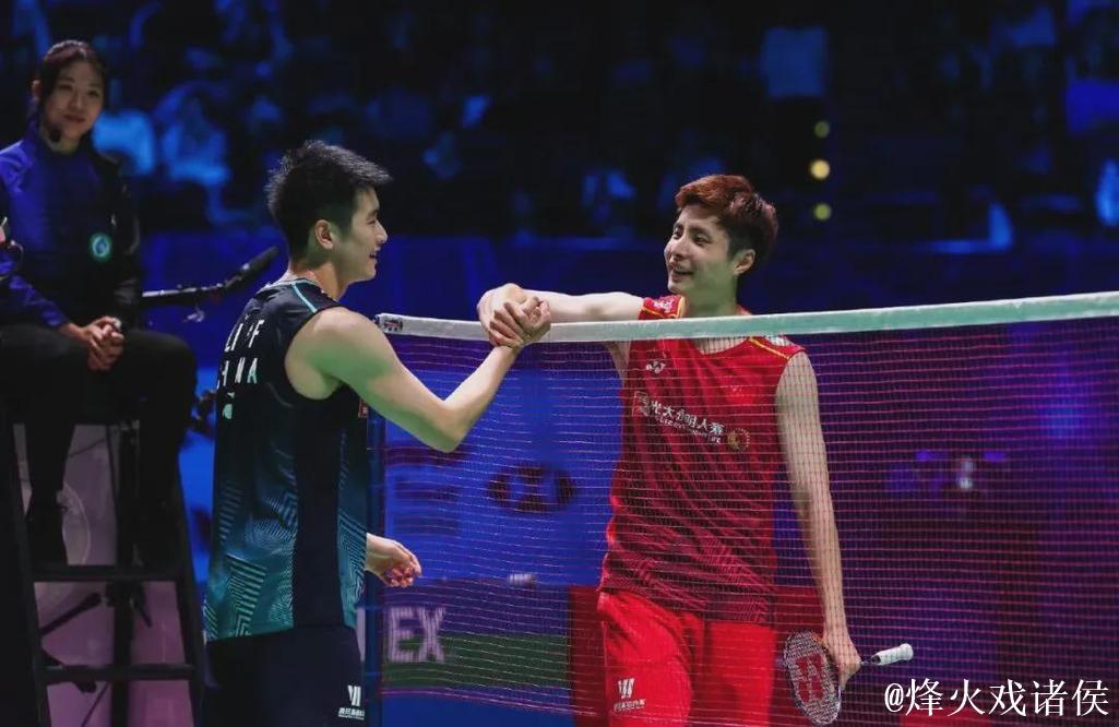 石宇奇2-1力克周天成 连胜两场晋级总决赛四强 石宇奇2-1力克周天成 连胜两场晋级总决赛四强